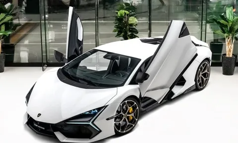 Giật mình trước giá bán của siêu phẩm Lamborghini Revuelto chạy lướt 243 km