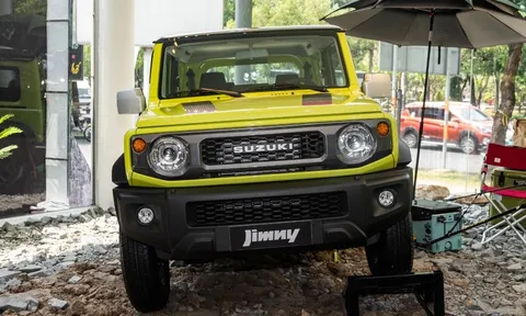 Loạt ảnh thực tế Suzuki Jimny tại đại lý Việt: Đậm chất "tiểu G63"