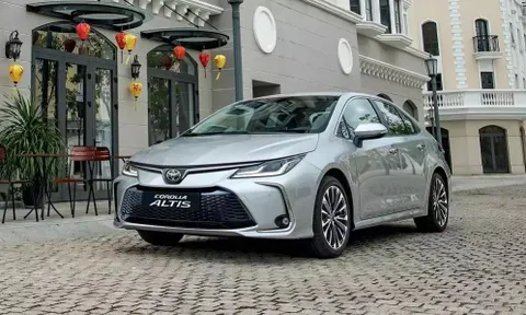 Sedan hạng C Toyota Corolla Altis bất ngờ lọt vào danh sách "bán ế" của tháng