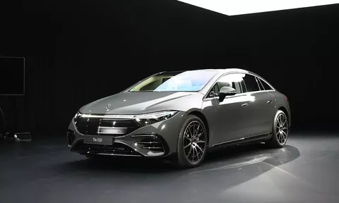 Thiết kế giống ô tô chạy xăng của Mercedes EQS 2025 gây tranh cãi