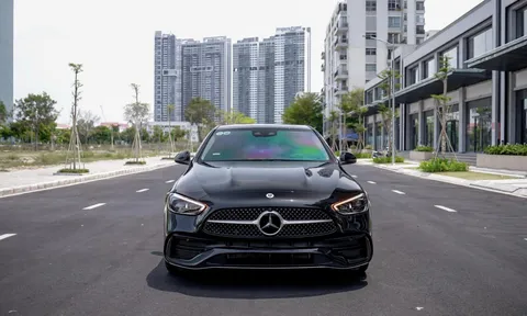 Mercedes-Benz C300 AMG 2022 chạy lướt 1.000 km rao bán giá rẻ bất ngờ