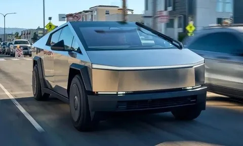 Hàng trăm chiếc Tesla Cybertruck chất đống sau sự cố người dùng phát hiện lỗi nghiêm trọng
