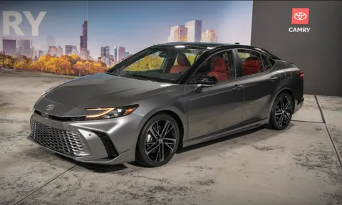 Nguyên nhân phía sau việc Toyota Camry vừa ra mắt chỉ có phiên bản hybrid