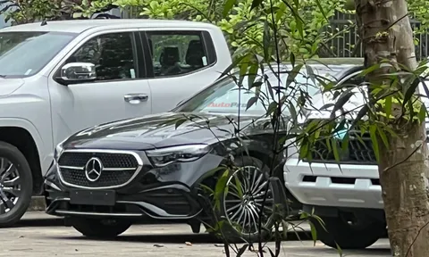Mercedes E-Class thế hệ mới bất ngờ xuất hiện tại Việt Nam, chờ ngày ra mắt chính thức
