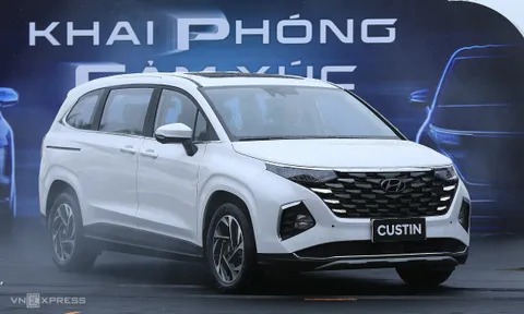 Hyundai Custin ưu đãi hơn 80 triệu đồng tại đại lý, liệu Toyota Innova Cross có "trả lời"?