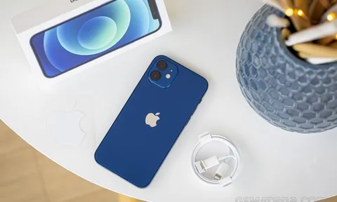 Giá đập hộp iPhone 12 chính hãng VN/A rẻ kỷ lục, chỉ còn từ 14,5 triệu có đáng mua trong tháng 4?