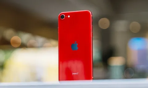 Giá đập hộp iPhone SE 2022 chính hãng VN/A chạm mốc 10 triệu, ‘phá đảo’ phân khúc tầm trung