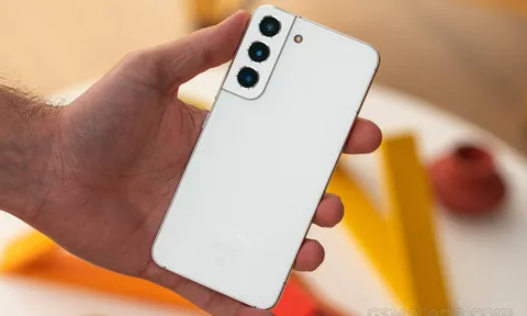 Cập nhật giá Galaxy S22 chính hãng trước lễ 30/4: Đại hạ giá gần chục triệu ‘chặt đẹp’ iPhone 12