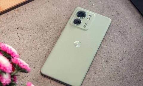 Motorola Edge 40 vừa ra mắt với 3 màu sắc bắt mắt, mặt lưng bằng da thuần chay sang chảnh