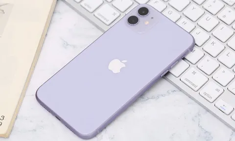 Giá iPhone 11 cuối tuần giảm cực cháy hơn chục triệu, Galaxy S22 cũng ‘hết cửa’ cạnh tranh