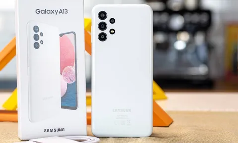 Mua ngay chiếc điện thoại Samsung giá chỉ 3.7 triệu có thiết kế đẹp, trang bị ‘khủng’ chẳng kém Galaxy S23