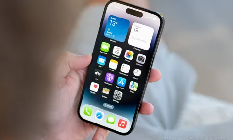 Apple Store mở bán, giá đập hộp iPhone 14 Pro tại các đại lý giảm sập sàn, xả hàng đồng loạt