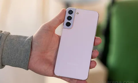 Giá đập hộp Galaxy S22 Plus giảm kỷ lục cả chục triệu đồng, bỏ xa cả iPhone 13 lẫn Xiaomi 12 Pro