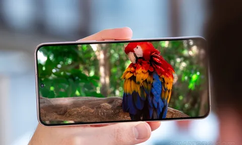 Giá Galaxy S22 Plus giảm gần chục triệu đầu tháng 6 khiến iPhone 12 mini đuổi không kịp
