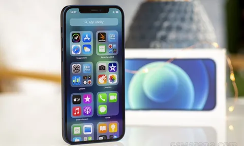 Giá iPhone 12 giảm kỷ lục 12 triệu đồng, chưa đến 14 triệu ‘phá đảo’ phân khúc cao cấp, đè bẹp Galaxy S22
