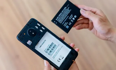 Sau sạc Type-C, EU lại yêu cầu điện thoại thông minh, máy tính bảng phải có pin tháo rời