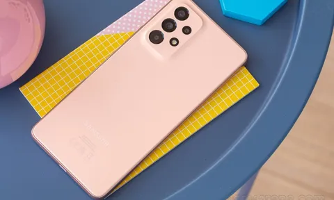 Galaxy A53 5G giá rẻ bằng 1/3 Galaxy S23, là ‘vua tầm trung’ đích thực được đánh giá cao hơn iPhone XS