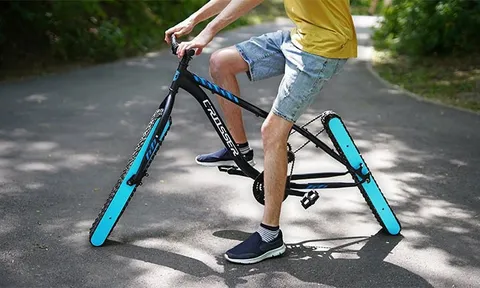 Lạ đời xe đạp không bánh có 1-0-2 trên thế giới: Chuyển động nhờ dây xích giống xe tăng