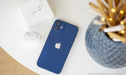 iPhone 12 giảm kỷ lục 12 triệu đồng, giá rẻ hấp dẫn hút khách Việt, ‘đá bay’ Galaxy S22 Plus