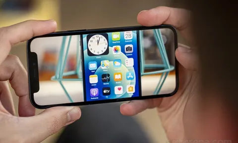 iPhone 12 mini bất ngờ có hàng trở lại, giảm kỷ lục 11 triệu, rẻ hơn nhiều Galaxy S23 Ultra