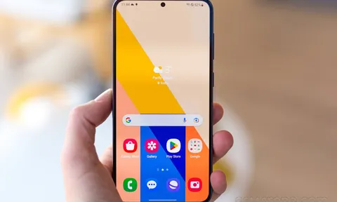 Giá Galaxy S23 Plus chốt giảm kỷ lục 11 triệu, rẻ sập sàn khiến iPhone 12 Pro cũng phải chào thua