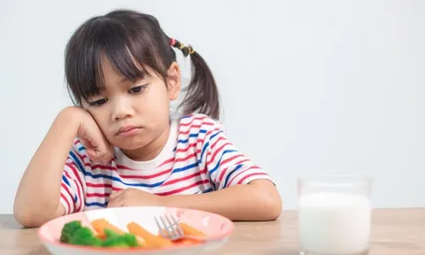 Nắng nóng gây biếng ăn kéo dài ở trẻ và giải pháp đơn giản mẹ nên biết