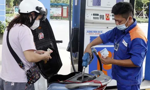 Giá xăng dầu hôm nay ngày 10/4: Tiếp tục tăng phi mã