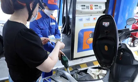 Giá xăng trong nước ngày mai có thể bật tăng mạnh