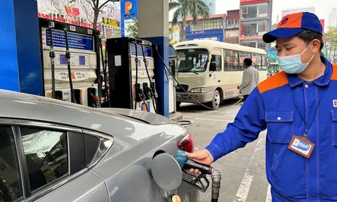 Giá xăng dầu hôm nay ngày 24/4: Quay đầu giảm nhẹ