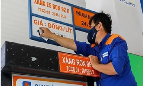 Lý do lùi ngày điều chỉnh giá xăng dầu sang ngày 4/5