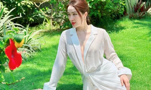 Bảo Thy khoe vóc dáng nóng bỏng khi diện bikini khiến CDM trầm trồ