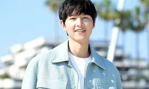 Loạt ảnh ‘hack tuổi’ của Song Joong Ki ở tuổi 38 tại Cannes 2023
