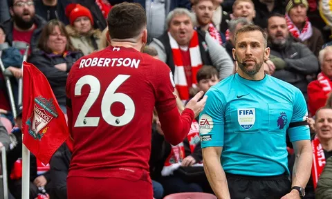 ‘Đánh nguội’ sao Liverpool, trọng tài nguy cơ nhận án phạt nặng