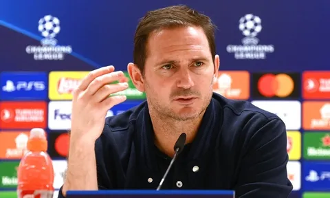 HLV Lampard 'mỉa mai' MU và Arsenal để bao biện cho thất bại của Chelsea