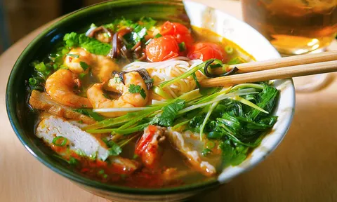 Thời điểm thèm đến mấy cũng không nên ăn bún, hiểu rõ mà bao người né xa: Độc hại vô cùng!