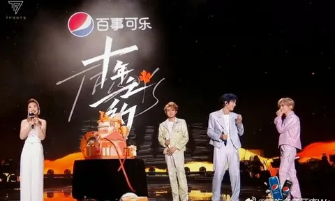 Concert 10 năm 'độc lạ' của TFBOYS: Đại chiến đèn led 7 màu, fan xô xát từ cổng, bánh kem đổ sập báo hiệu tan rã?