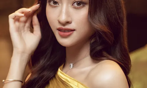 Hoa hậu Lương Thùy Linh lộng lẫy cùng trang sức bạc tỷ, lên "sếp" ở tuổi 20