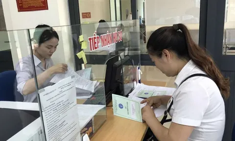 Nhờ người khác nhận hộ tiền bảo hiểm thất nghiệp được không?