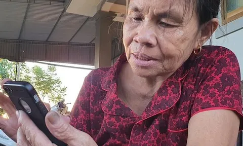 Người mẹ già ngày đi khắp nơi cầu cứu, tối về ôm gối khóc trong vô vọng mong con gái trở về