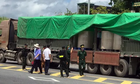 Quảng Ninh:  Phát hiện 2 container chở ‘chất lạ’ từ Việt Nam sang Trung Quốc
