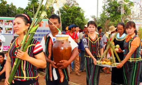 Vòng xoáy nợ nần từ luật thách cưới xa hoa của người K’ho