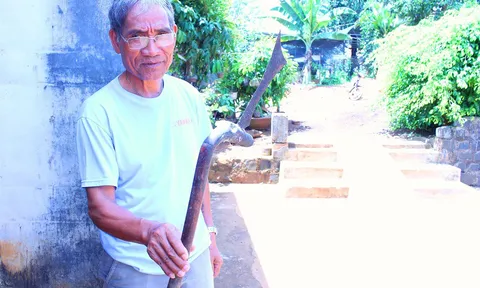 Mục sở thị bộ đôi vũ khí linh thiêng "sống để cúng, chết mang theo" của người K'ho