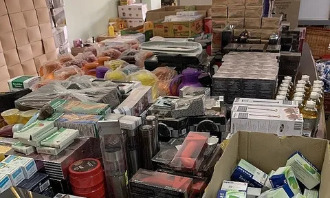 Khám kho hàng mỹ phẩm, gia dụng, phát hiện gần 3.000 sản phẩm nhập lậu