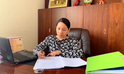 Món quà giản dị của gia đình bị cáo dành tặng cho nữ luật sư không ngại đối đầu với nguy hiểm