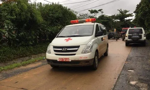 Vụ sạt lở ở Quảng Trị: Di chuyển thi thể các chiến sĩ ra khỏi hiện trường