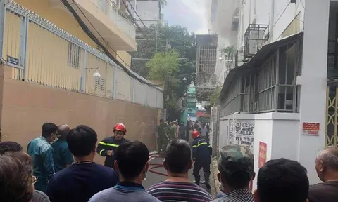 Thi thể người phụ nữ nhiều vết thương,  tử vong trong căn nhà cháy dữ dội