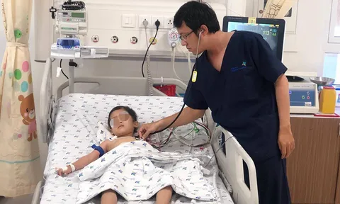 Giải mã hội chứng trẻ nghiện ăn tóc, nhổ tóc