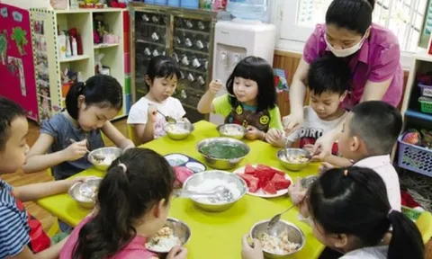 Nguyên nhân nhiều trẻ mầm non trường Kid's Club bị ngộ độc, nôn ói