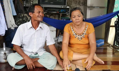 Sự hy sinh thầm lặng của vợ chồng già chuyên vớt xác người trên sông Sài Gòn