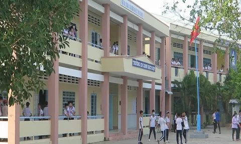 Nữ sinh lớp 10 tự tử vì thầy giáo thất hứa... bỏ vợ